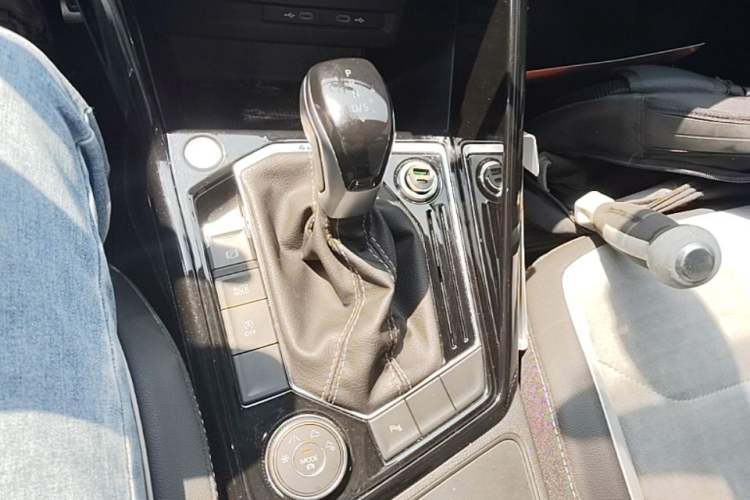 Used Volkswagen Tayron 2021 380TSI All-Wheel Drive R-Line Connected Version Gear Lever