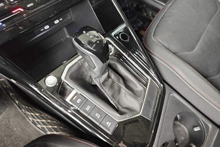 Used Volkswagen Tayron 2021 330TSI Two-Wheel-Drive 3rd Anniversary Limited Edition Gear Lever