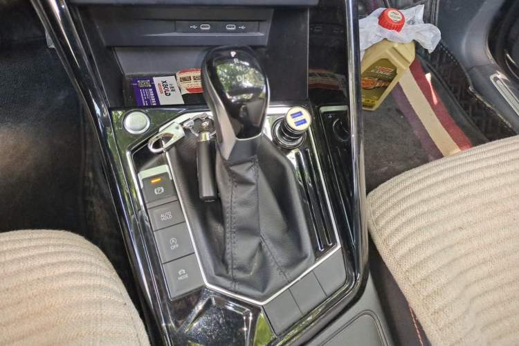 Used Volkswagen Tayron 2021 330TSI Two-Wheel Drive 30th Anniversary Edition Gear Lever