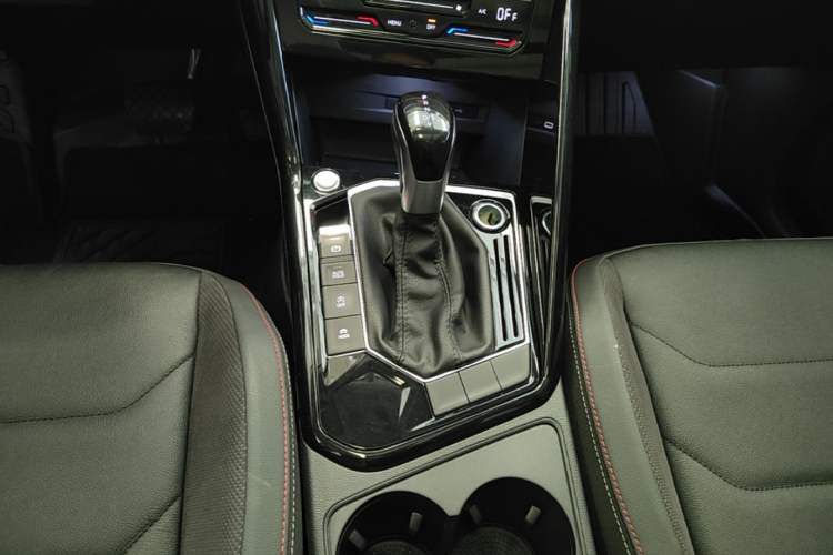 Used Volkswagen Tayron 2021 330TSI Two-Wheel-Drive 3rd Anniversary Limited Edition Gear Lever