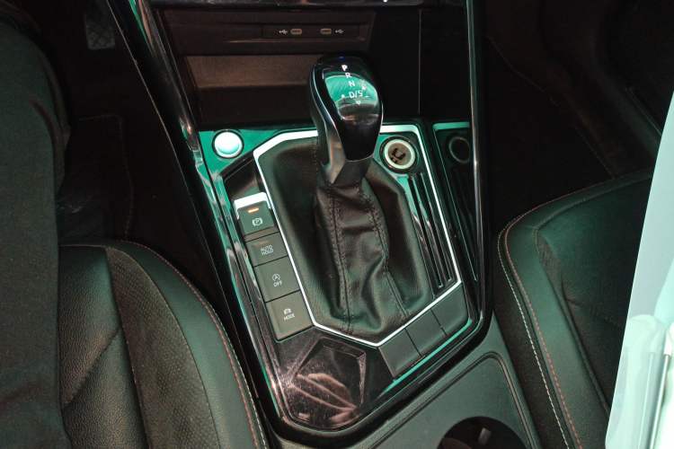 Used Volkswagen Tayron 2021 330TSI Two-Wheel-Drive 3rd Anniversary Limited Edition Gear Lever