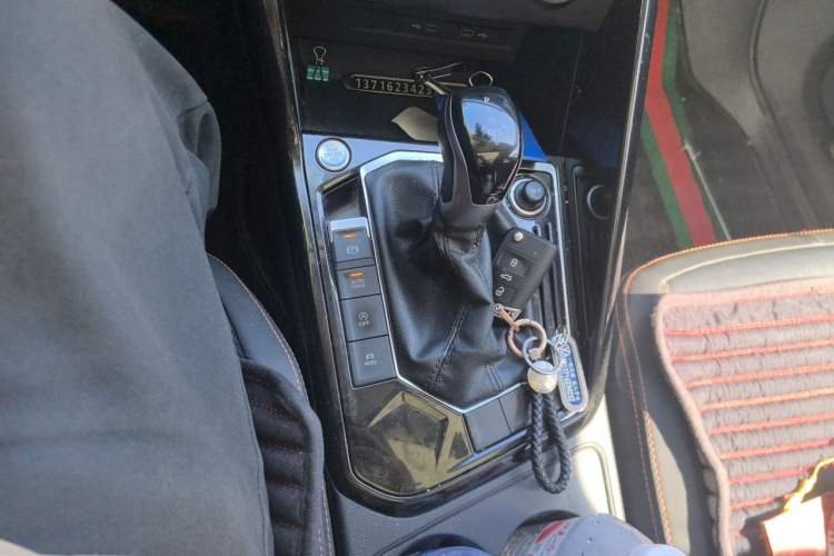 Used Volkswagen Tayron 2021 330TSI Two-Wheel Drive 30th Anniversary Edition Gear Lever