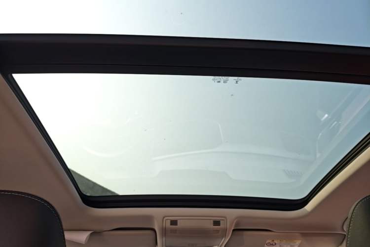 Used Volkswagen Tayron 2021 330TSI Two-Wheel Drive Luxury Smart Connectivity Version Headliner