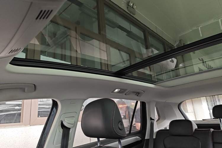 Used Volkswagen Tayron 2021 330TSI Two-Wheel-Drive 3rd Anniversary Limited Edition Headliner