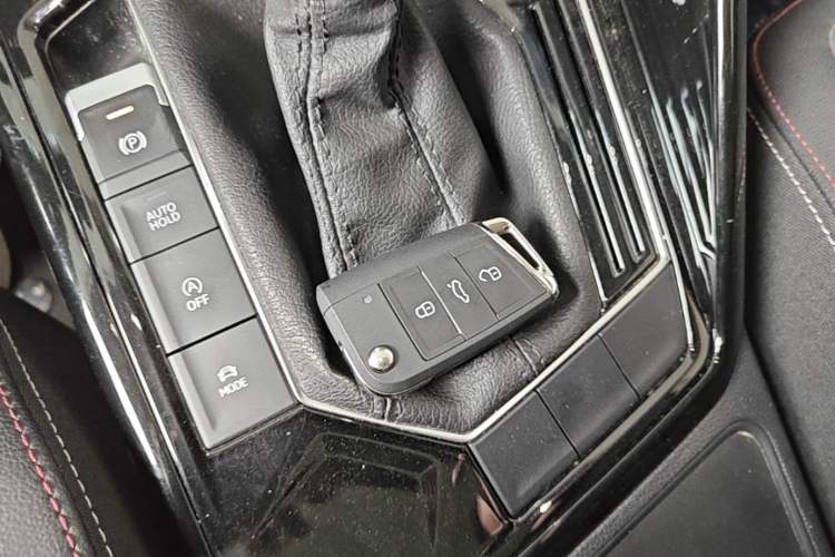 Used Volkswagen Tayron 2021 330TSI Two-Wheel-Drive 3rd Anniversary Limited Edition Interior 1