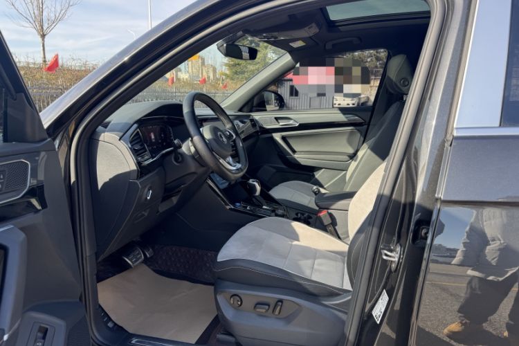 Used Volkswagen Tayron 2021 380TSI All-Wheel Drive R-Line Connected Version Interior 3