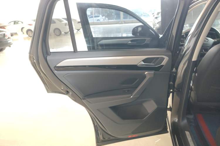 Used Volkswagen Tayron 2021 330TSI Two-Wheel Drive Luxury Smart Connectivity Version Interior 8