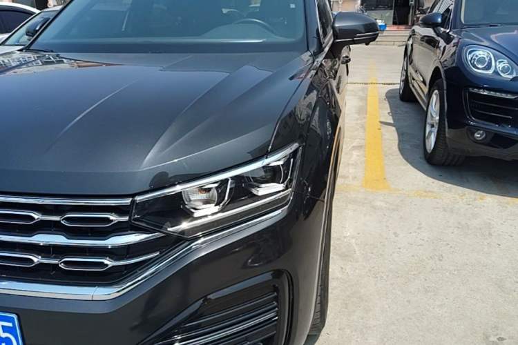 Used Volkswagen Tayron 2021 380TSI All-Wheel Drive R-Line Connected Version Left Front Headlight