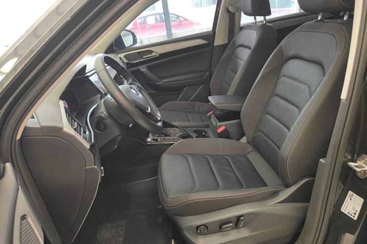 Used Volkswagen Tayron 2021 330TSI Two-Wheel-Drive 3rd Anniversary Limited Edition Left Front Seat