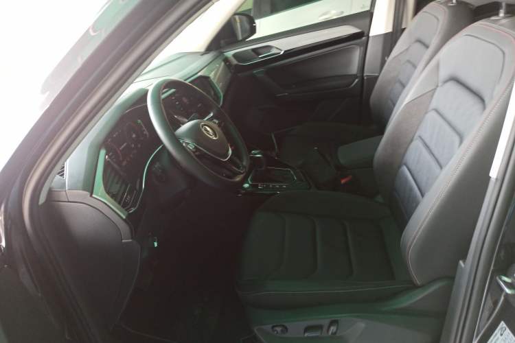 Used Volkswagen Tayron 2021 330TSI Two-Wheel-Drive 3rd Anniversary Limited Edition Left Front Seat