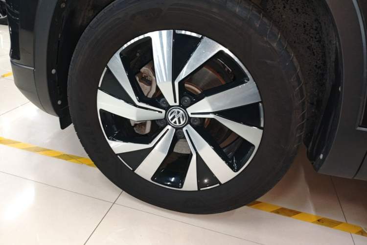 Used Volkswagen Tayron 2021 330TSI Two-Wheel Drive 30th Anniversary Edition Left Front Wheel Hub