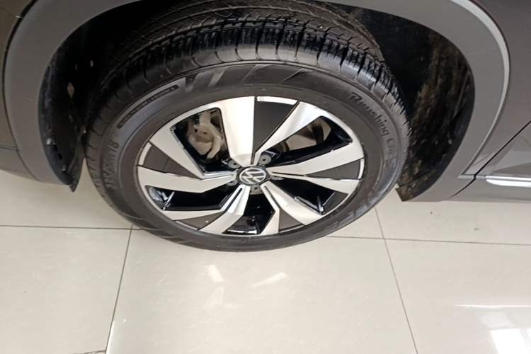 Used Volkswagen Tayron 2021 330TSI Two-Wheel Drive Luxury Smart Connectivity Version Left Front Wheel Hub