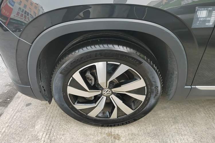 Used Volkswagen Tayron 2021 330TSI Two-Wheel Drive Luxury Smart Connectivity Version Left Front Wheel Hub