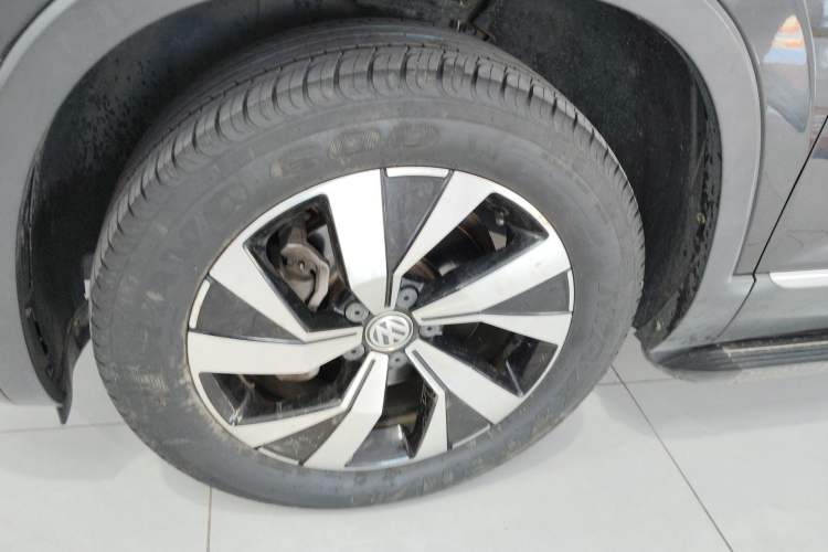 Used Volkswagen Tayron 2021 330TSI Two-Wheel Drive Luxury Smart Connectivity Version Left Front Wheel Hub