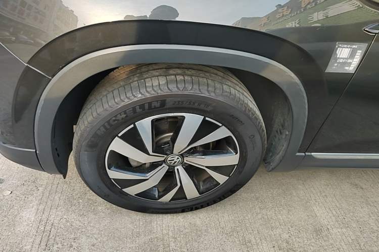 Used Volkswagen Tayron 2021 330TSI Two-Wheel Drive Luxury Smart Connectivity Version Left Front Wheel Hub