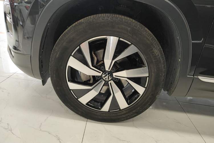 Used Volkswagen Tayron 2021 330TSI Two-Wheel-Drive 3rd Anniversary Limited Edition Left Front Wheel Hub