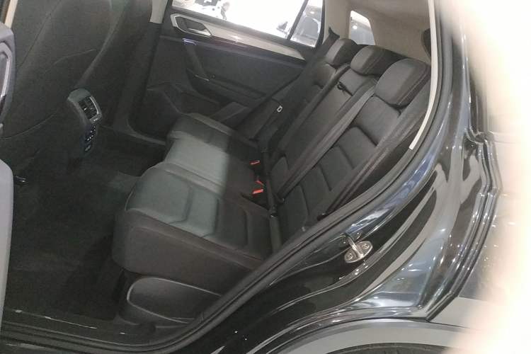 Used Volkswagen Tayron 2021 330TSI Two-Wheel-Drive 3rd Anniversary Limited Edition Left Rear Seat