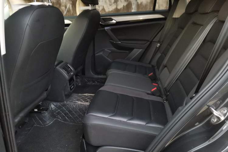 Used Volkswagen Tayron 2021 330TSI Two-Wheel-Drive 3rd Anniversary Limited Edition Left Rear Seat