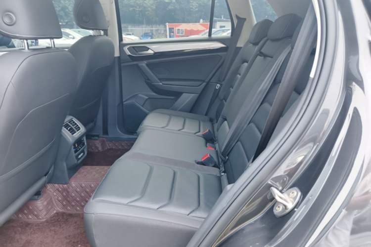 Used Volkswagen Tayron 2021 330TSI Two-Wheel Drive Luxury Smart Connectivity Version Left Rear Seat