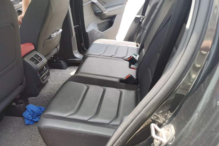 Used Volkswagen Tayron 2021 330TSI Two-Wheel Drive Luxury Smart Connectivity Version Left Rear Seat