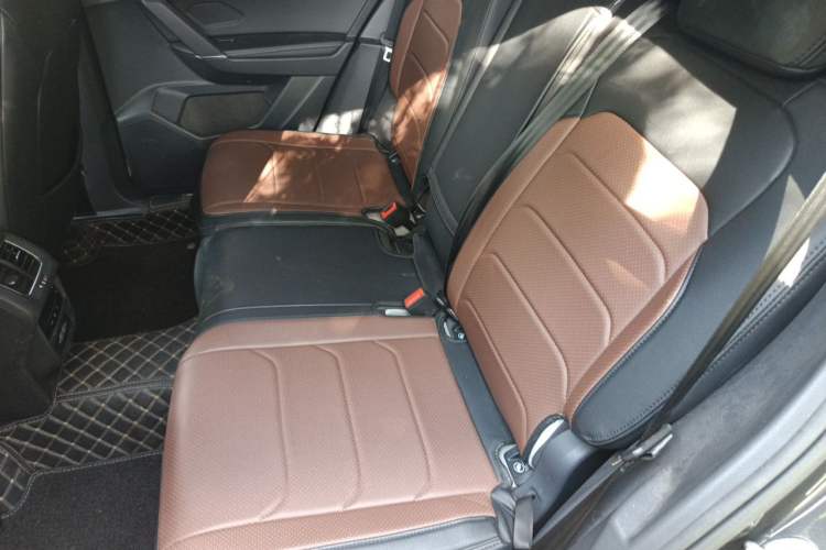 Used Volkswagen Tayron 2021 380TSI All-Wheel Drive R-Line Connected Version Left Rear Seat