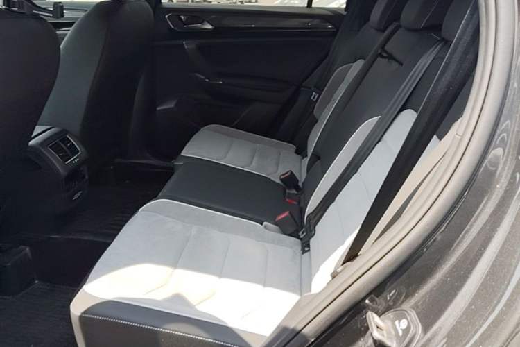 Used Volkswagen Tayron 2021 380TSI All-Wheel Drive R-Line Connected Version Left Rear Seat