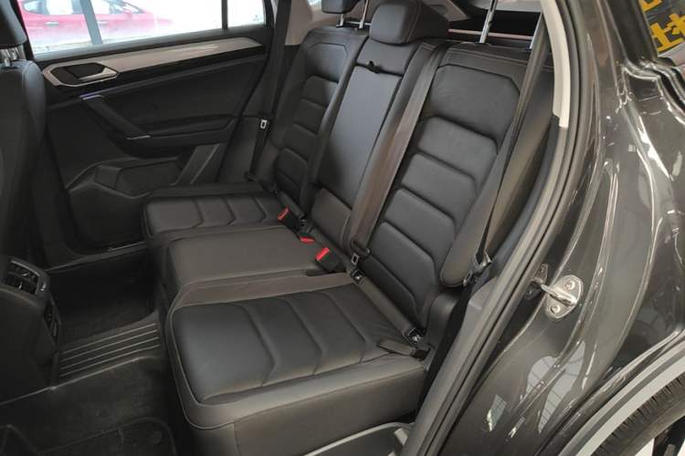 Used Volkswagen Tayron 2021 330TSI Two-Wheel-Drive 3rd Anniversary Limited Edition Left Rear Seat