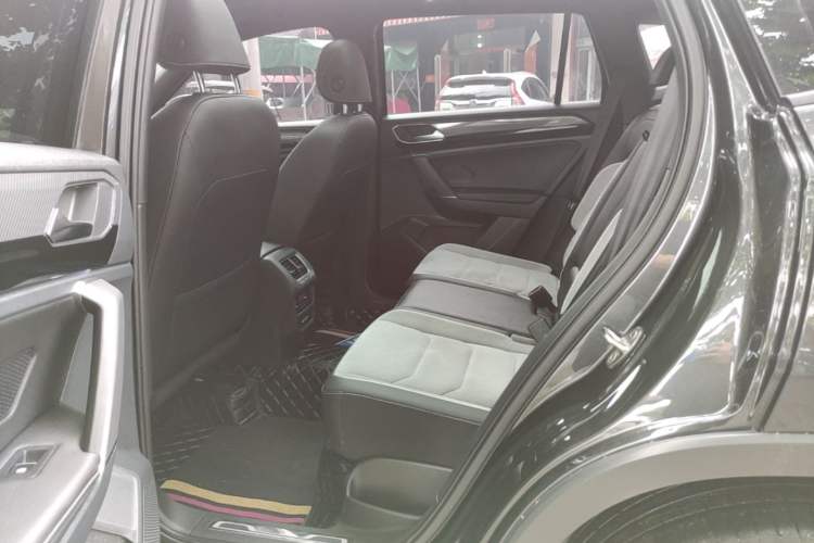 Used Volkswagen Tayron 2021 380TSI All-Wheel Drive R-Line Connected Version Left Rear Seat