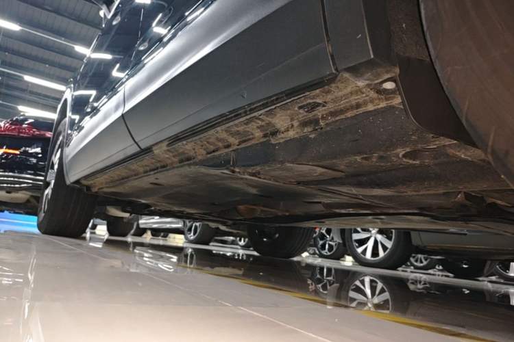 Used Volkswagen Tayron 2021 330TSI Two-Wheel Drive 30th Anniversary Edition Left Side Sill