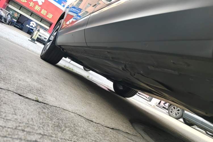 Used Volkswagen Tayron 2021 330TSI Two-Wheel Drive Luxury Smart Connectivity Version Left Side Sill
