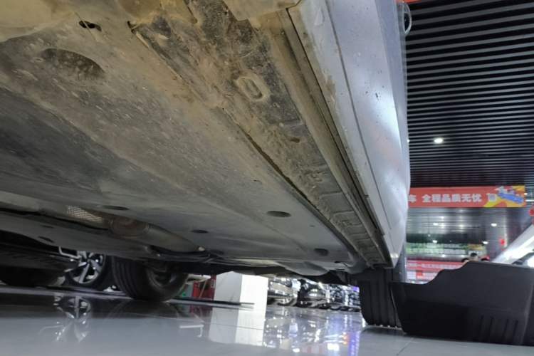 Used Volkswagen Tayron 2021 330TSI Two-Wheel Drive 30th Anniversary Edition Left Side Sill