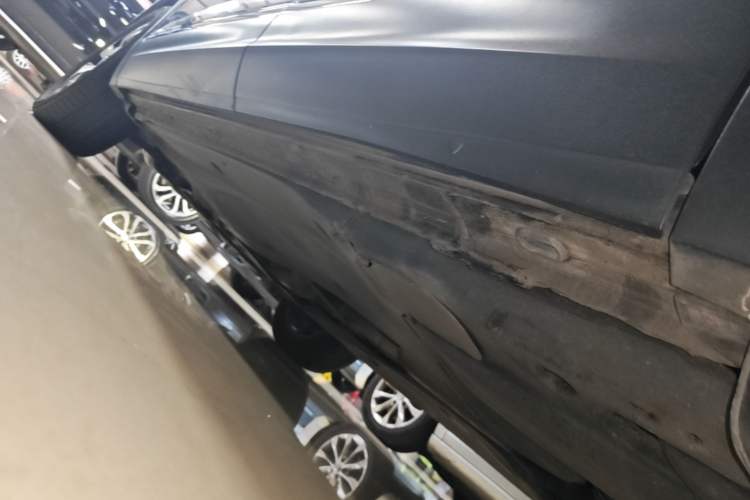Used Volkswagen Tayron 2021 330TSI Two-Wheel Drive 30th Anniversary Edition Left Side Sill