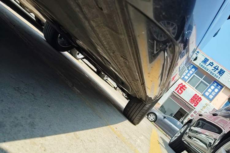 Used Volkswagen Tayron 2021 380TSI All-Wheel Drive R-Line Connected Version Left Side Sill