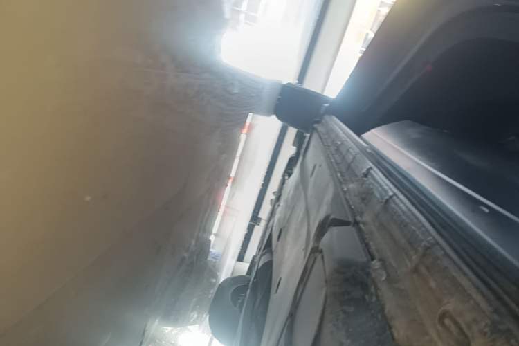 Used Volkswagen Tayron 2021 330TSI Two-Wheel Drive Luxury Smart Connectivity Version Left Side Sill