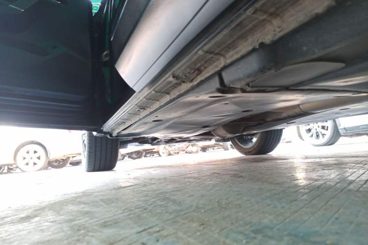 Used Volkswagen Tayron 2021 330TSI Two-Wheel-Drive 3rd Anniversary Limited Edition Left Side Sill