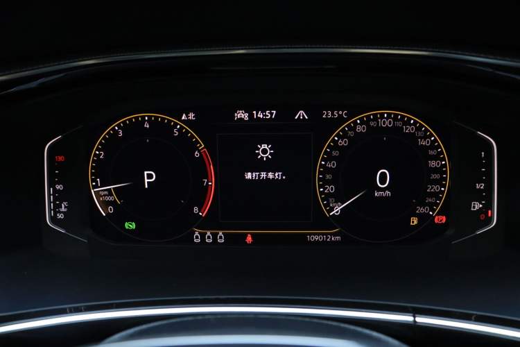 Used Volkswagen Tayron 2021 330TSI Two-Wheel-Drive 3rd Anniversary Limited Edition Odometer Close Up