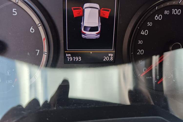 Used Volkswagen Tayron 2021 280TSI Two-Wheel Drive Luxury Smart Connectivity Version Odometer Close Up