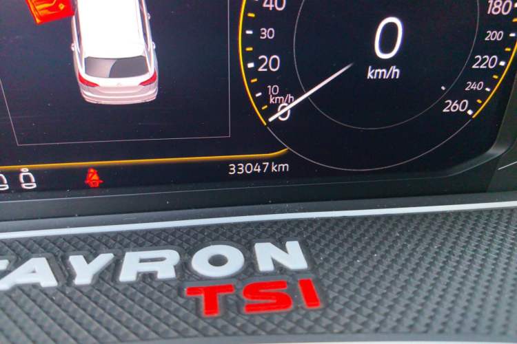 Used Volkswagen Tayron 2021 330TSI Two-Wheel-Drive 3rd Anniversary Limited Edition Odometer Close Up
