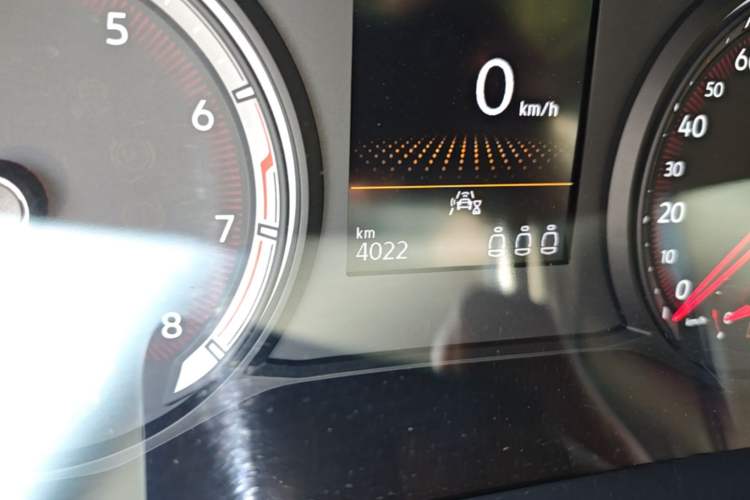 Used Volkswagen Tayron 2021 330TSI Two-Wheel Drive Luxury Smart Connectivity Version Odometer Close Up