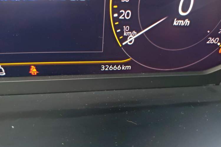 Used Volkswagen Tayron 2021 330TSI Two-Wheel Drive Luxury Smart Connectivity Version Odometer Close Up