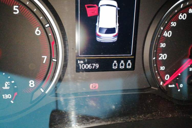 Used Volkswagen Tayron 2021 330TSI Two-Wheel Drive Luxury Smart Connectivity Version Odometer Close Up