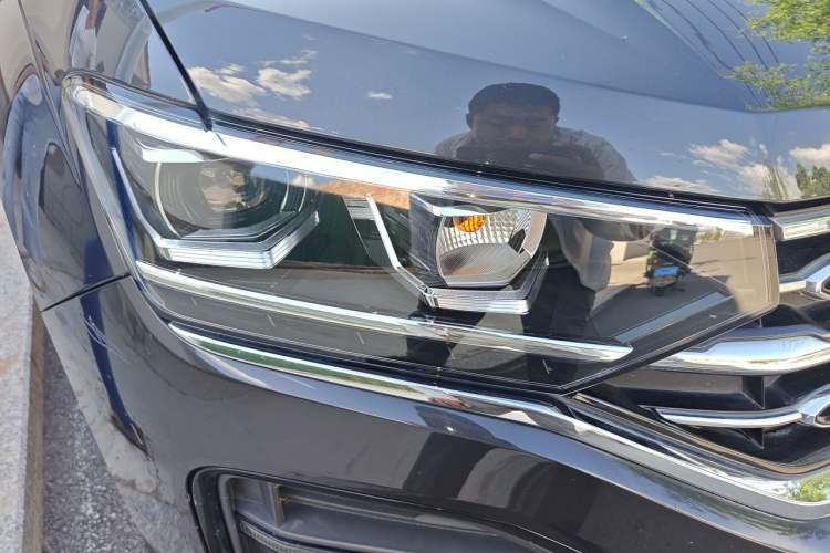 Used Volkswagen Tayron 2021 280TSI Two-Wheel Drive Luxury Smart Connectivity Version Right Front Headlight