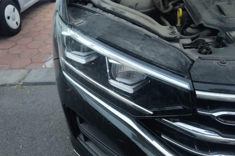 Used Volkswagen Tayron 2021 330TSI Two-Wheel Drive Luxury Smart Connectivity Version Right Front Headlight