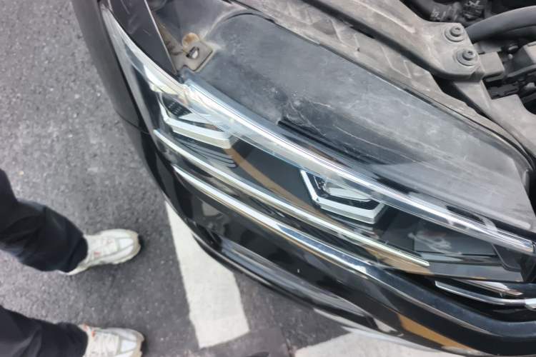 Used Volkswagen Tayron 2021 330TSI Two-Wheel Drive 30th Anniversary Edition Right Front Headlight