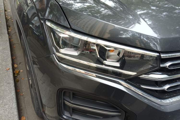 Used Volkswagen Tayron 2021 330TSI Two-Wheel-Drive 3rd Anniversary Limited Edition Right Front Headlight