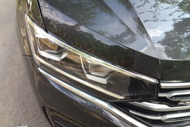 Used Volkswagen Tayron 2021 380TSI All-Wheel Drive R-Line Connected Version Right Front Headlight