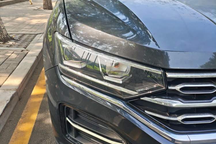 Used Volkswagen Tayron 2021 280TSI Two-Wheel Drive Luxury Smart Connectivity Version Right Front Headlight