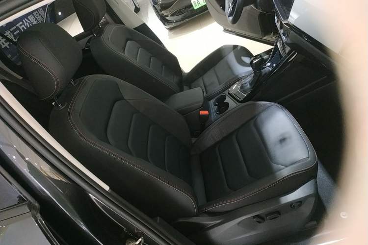 Used Volkswagen Tayron 2021 330TSI Two-Wheel-Drive 3rd Anniversary Limited Edition Right Front Seat
