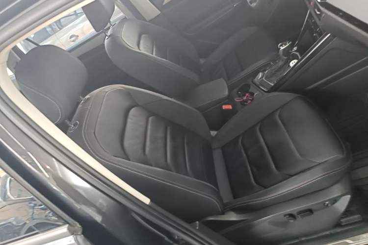 Used Volkswagen Tayron 2021 330TSI Two-Wheel Drive Luxury Smart Connectivity Version Right Front Seat