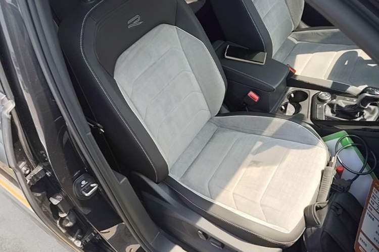 Used Volkswagen Tayron 2021 380TSI All-Wheel Drive R-Line Connected Version Right Front Seat